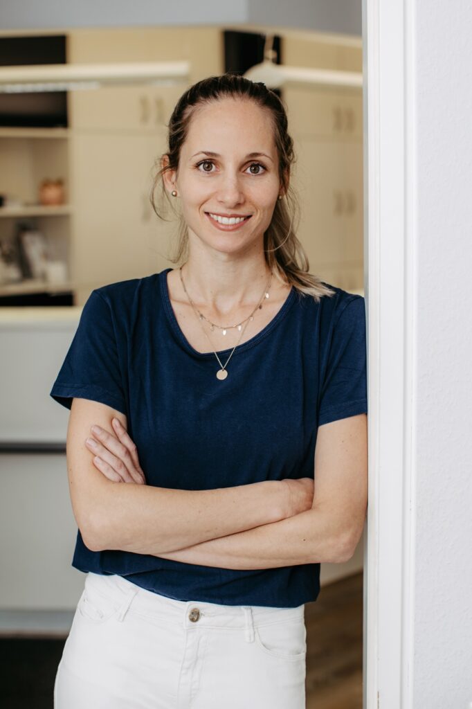 Dr. Laura Kolodzeiski​